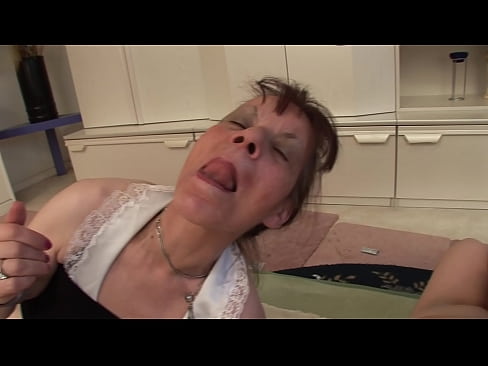 ❤️ To bedstemødre og en bedstefar har en trekant Russisk porno at da.onetubes.top