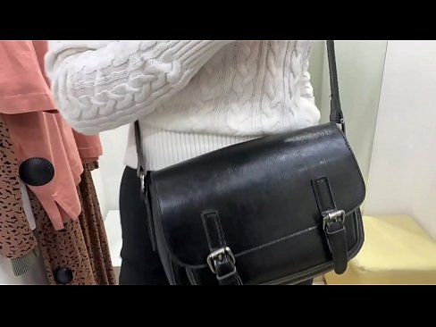 ❤️ Offentlig onani af ung kælling FeralBerry med en dildo i prøverummet Russisk porno at da.onetubes.top